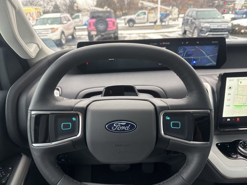 Used 2025 Ford Expedition Active image 17