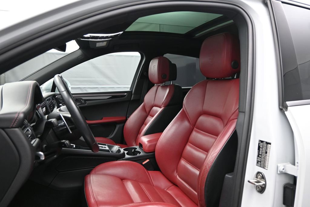 Certified 2023 Porsche Macan S AWD/4WD image 5