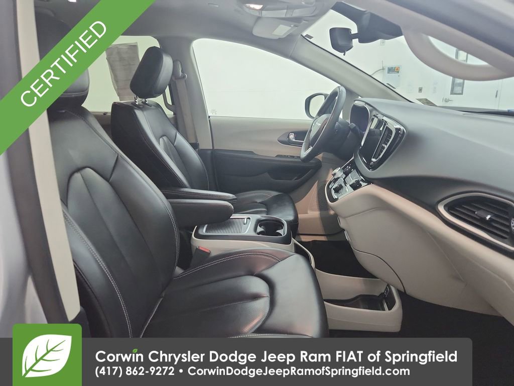 Certified 2023 Chrysler Pacifica Touring-L image 33
