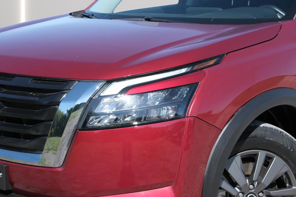 Used 2023 Nissan Pathfinder SV image 34