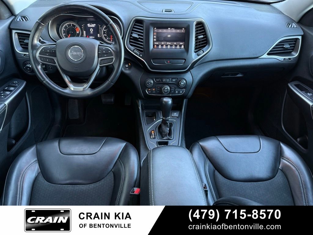 Used 2019 Jeep Cherokee Latitude Plus w/ Comfort/Convenience Group FWD image 28