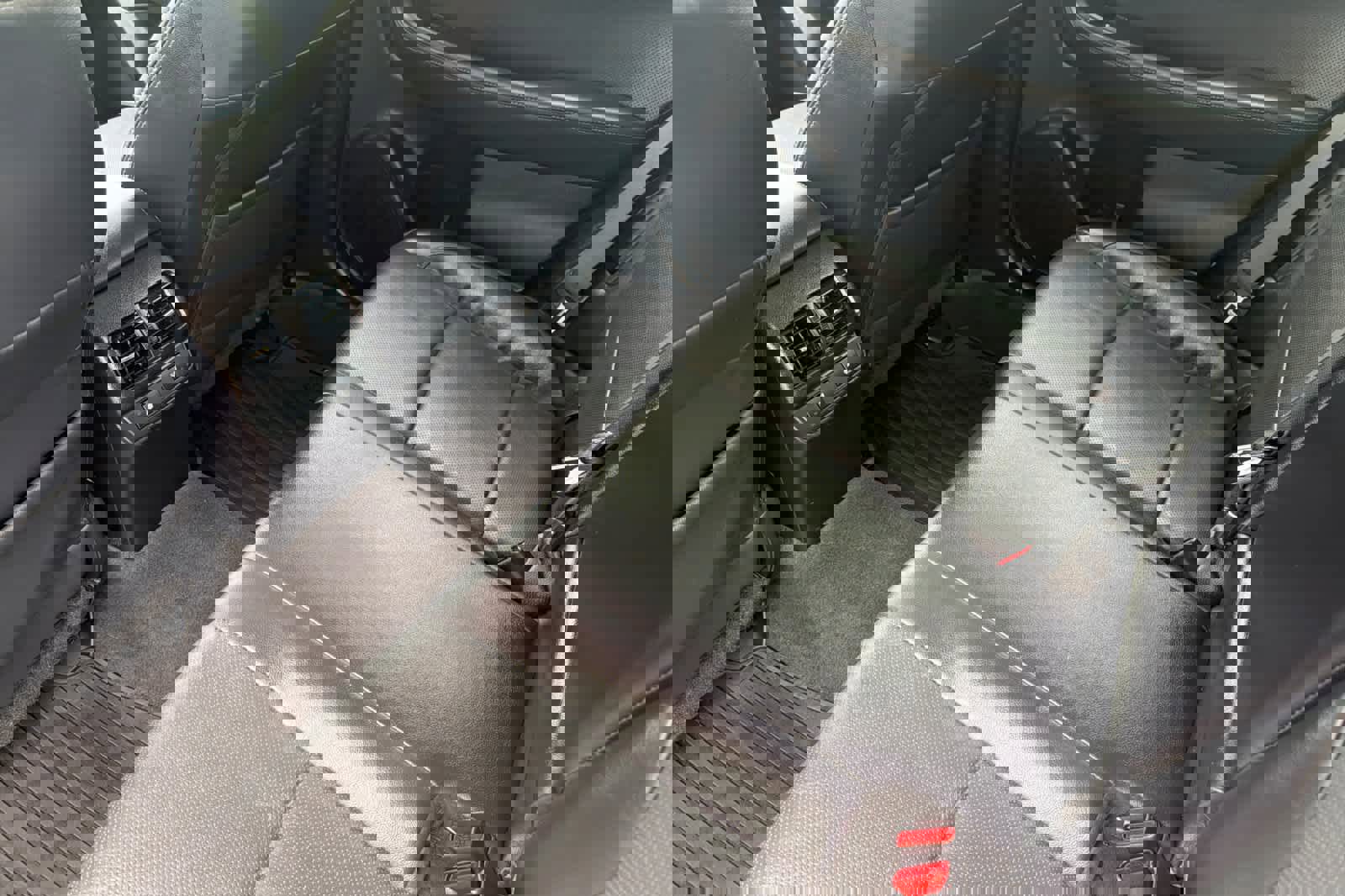 Used 2017 Subaru Outback 2.5i Limited image 4