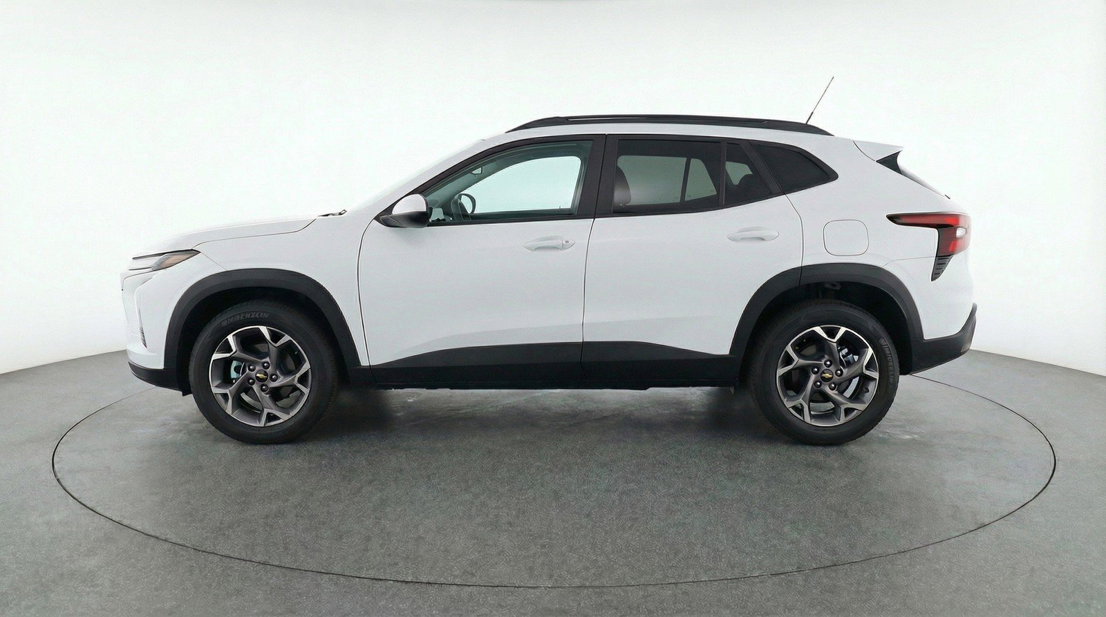 Used 2025 Chevrolet Trax LT w/ LT Convenience Package image 5