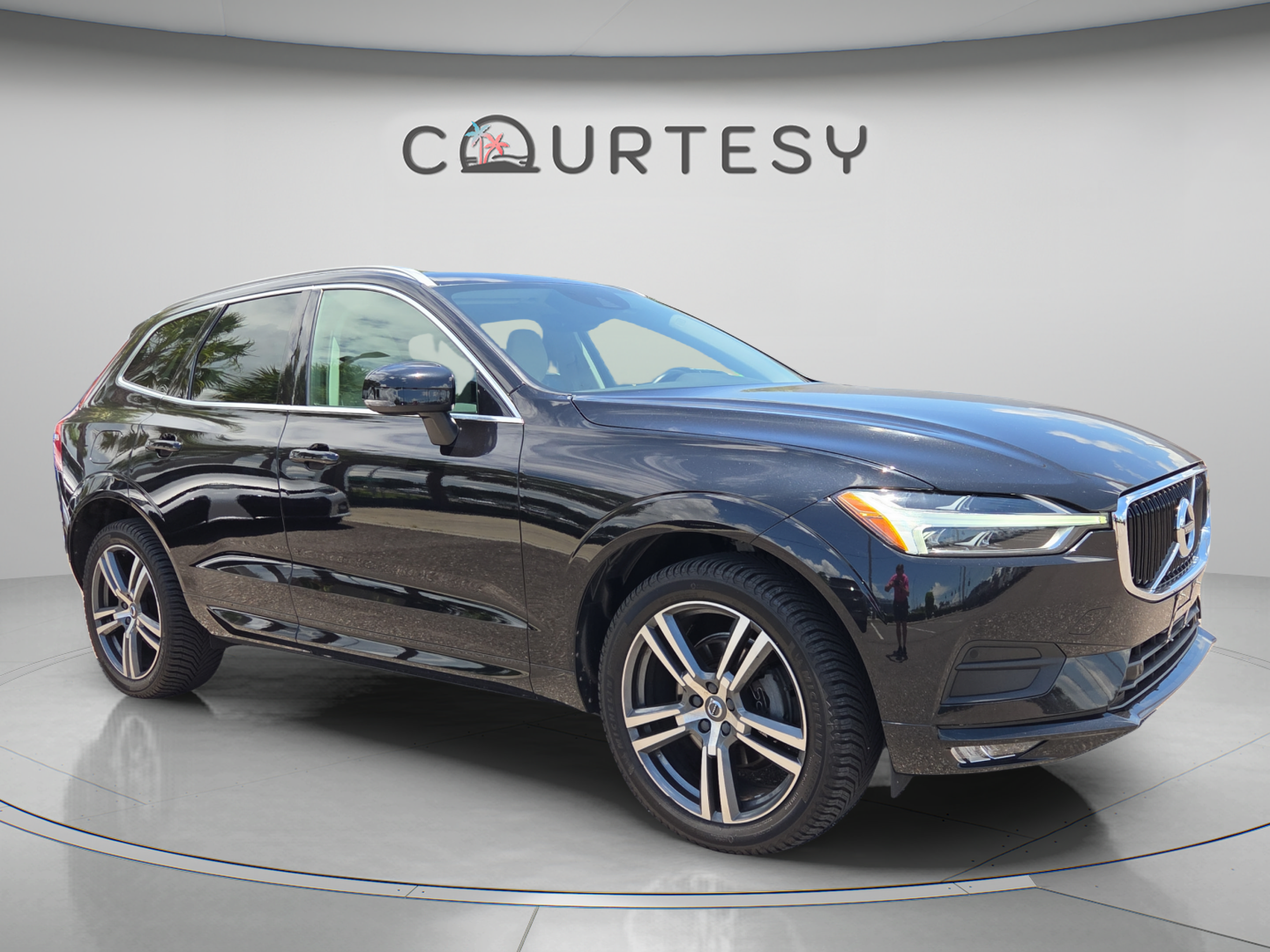 Used 2021 Volvo XC60 T5 Momentum w/ Premium Package AWD/4WD image 7