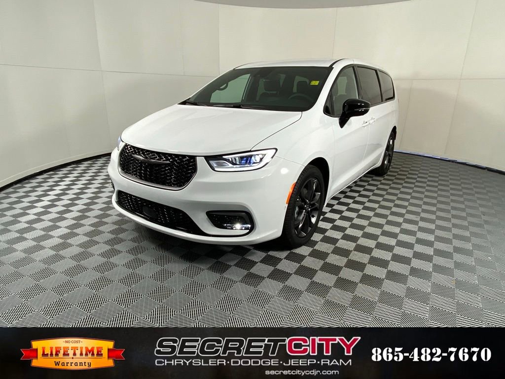 New 2026 Chrysler Pacifica Select image 3