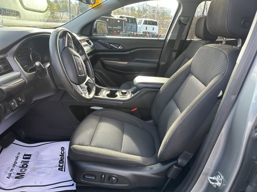 Used 2023 GMC Acadia SLE w/ Driver Convenience Package image 9