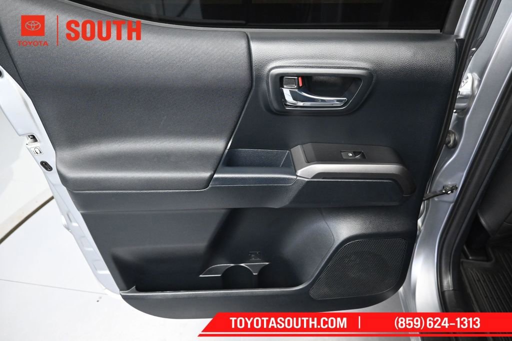 Used 2016 Toyota Tacoma TRD Off-Road AWD/4WD image 27