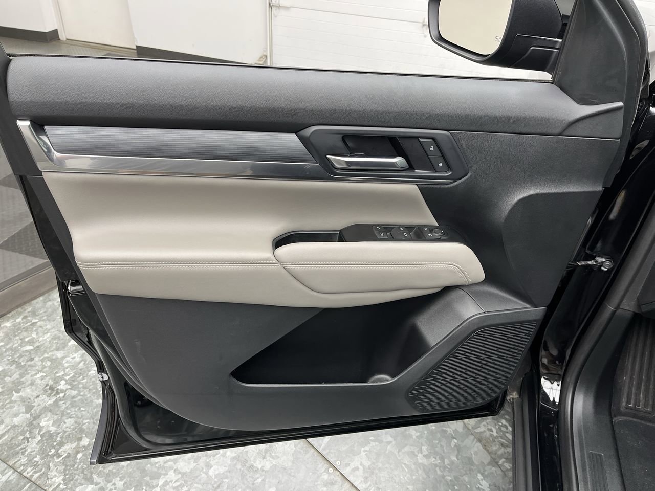 Certified 2025 GMC Terrain Elevation AWD/4WD image 8
