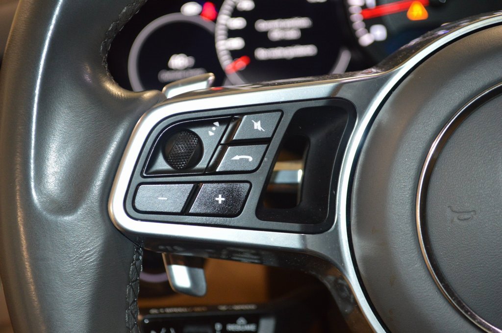 Certified 2023 Porsche Cayenne Platinum Edition image 22