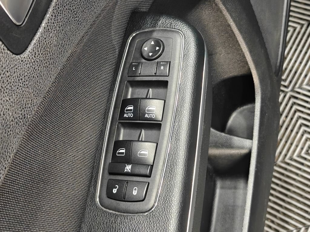 Used 2018 Dodge Charger SXT RWD image 43