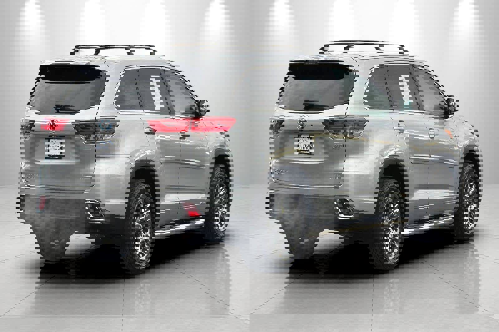 Used 2018 Toyota Highlander Limited Platinum w/ Carpet Mat Package (TMS) image 2