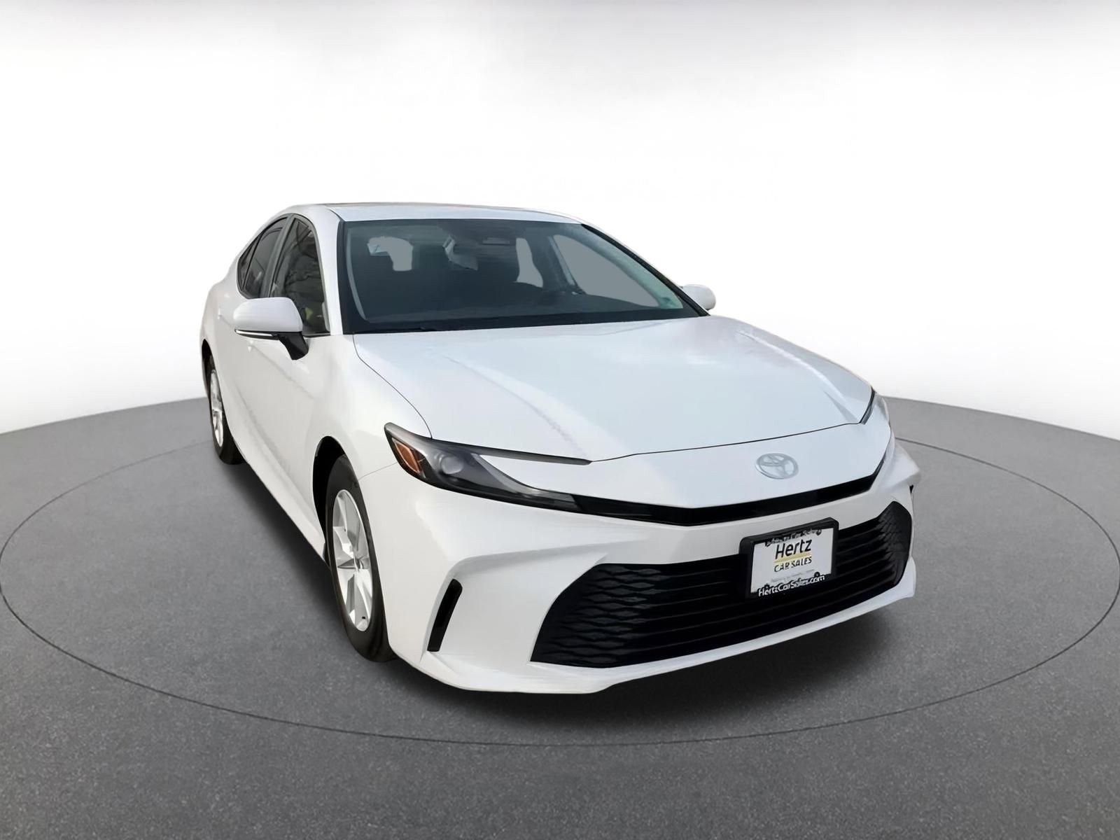 Used 2025 Toyota Camry LE image 3