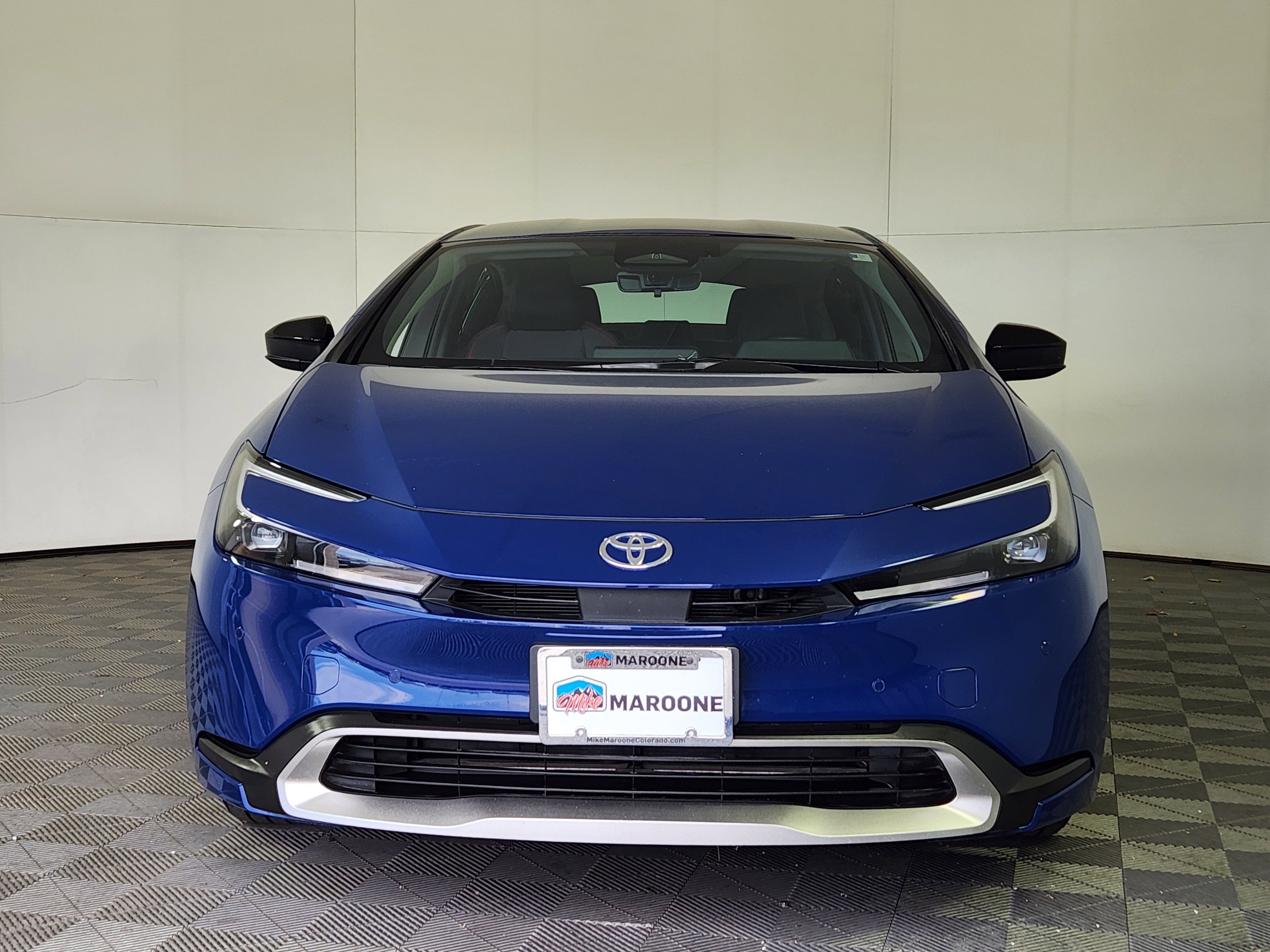 Used 2025 Toyota Prius Plug-In Hybrid image 2