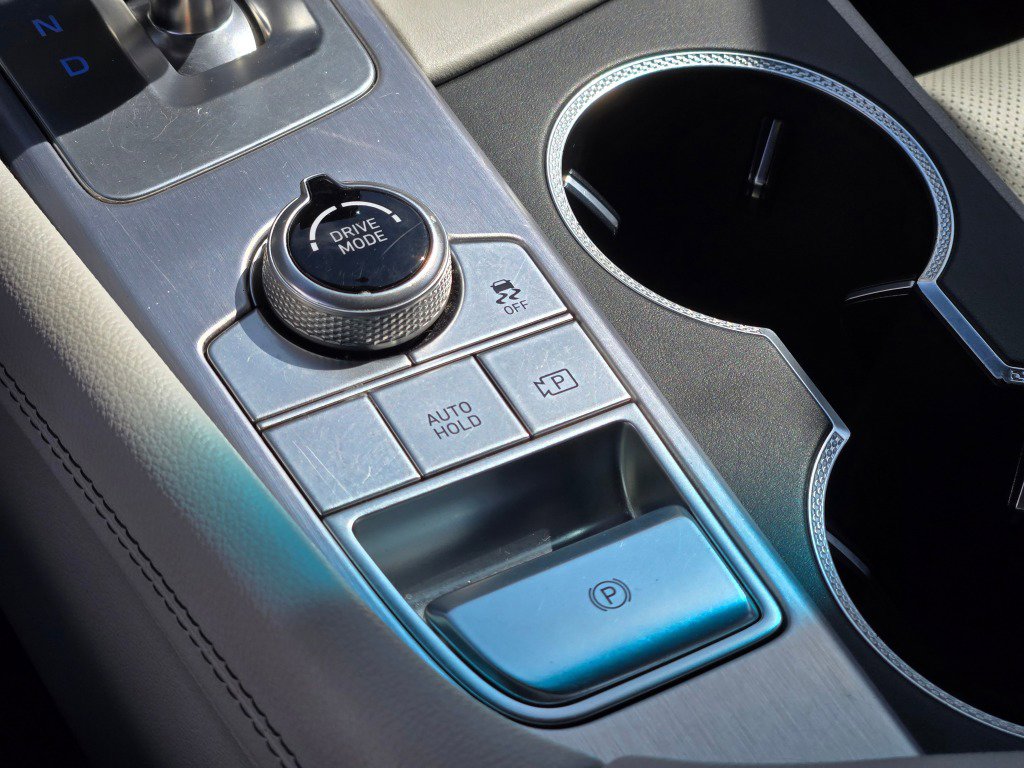 Used 2025 Genesis G70 2.5T image 29