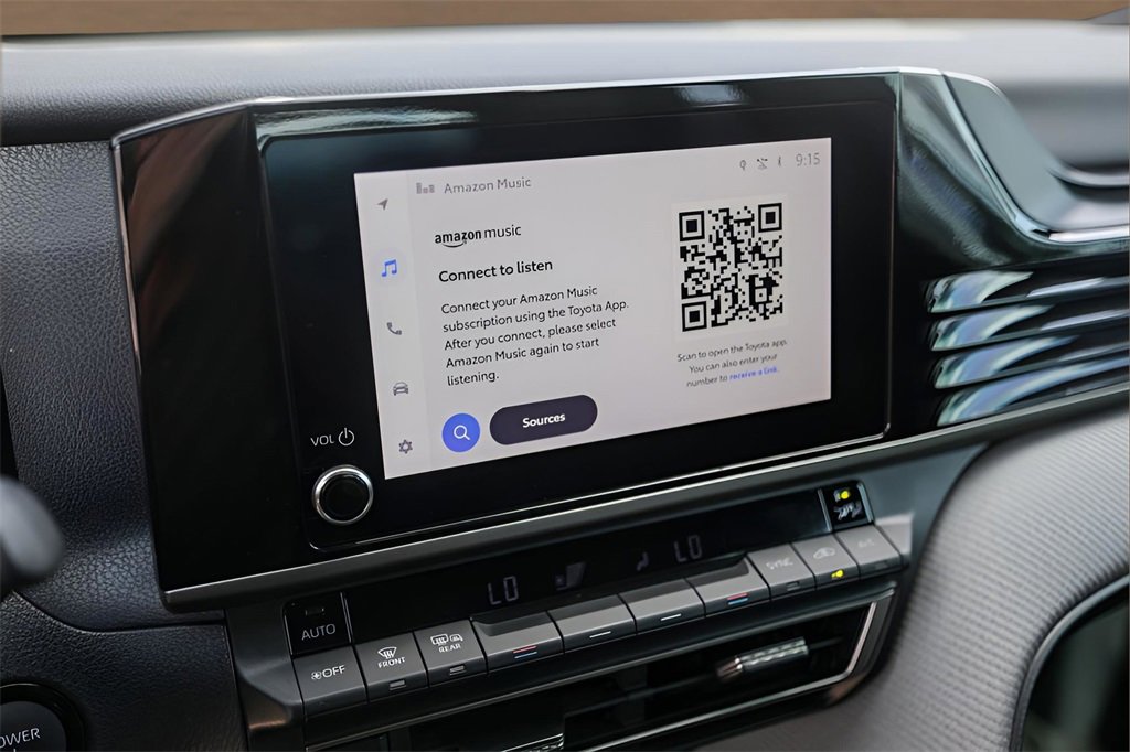 Used 2025 Toyota Camry SE w/ Convenience Package image 16