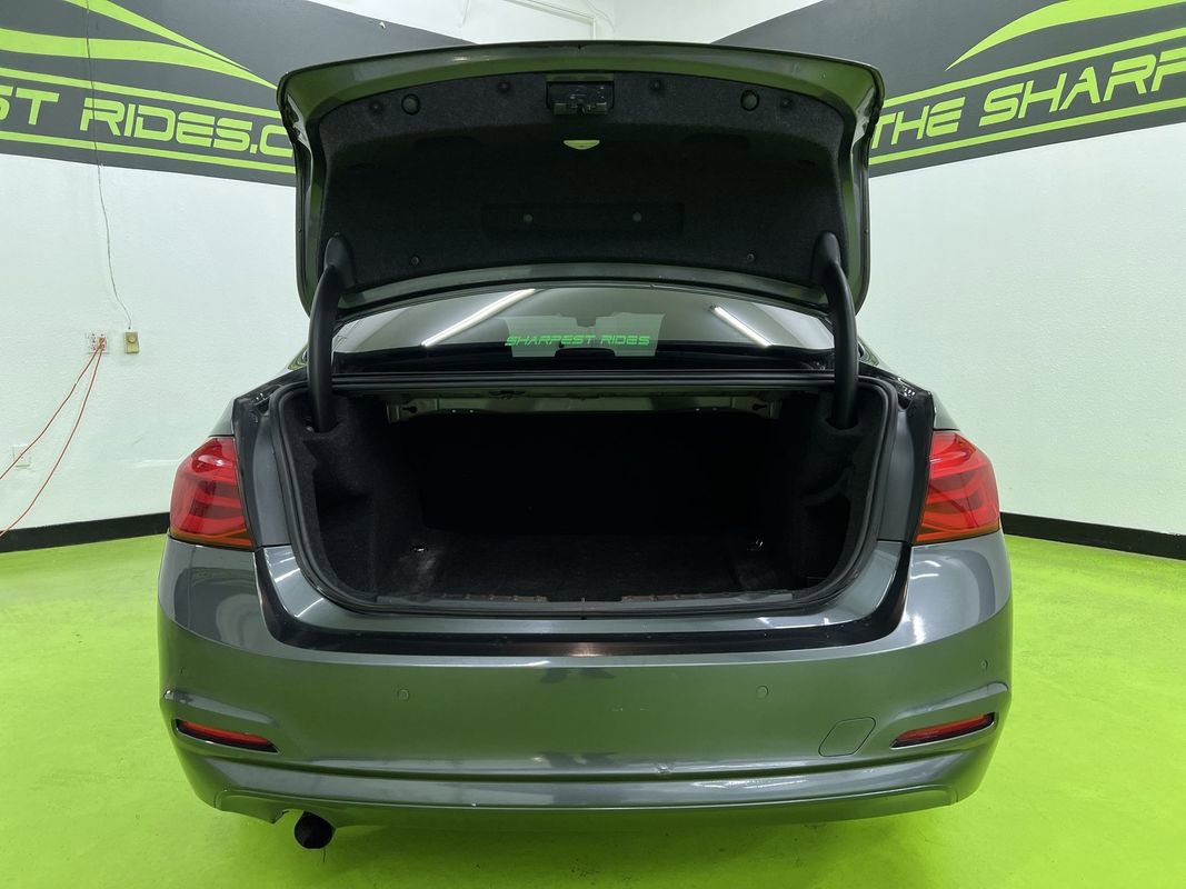 Used 2017 BMW 320i Sedan RWD image 9