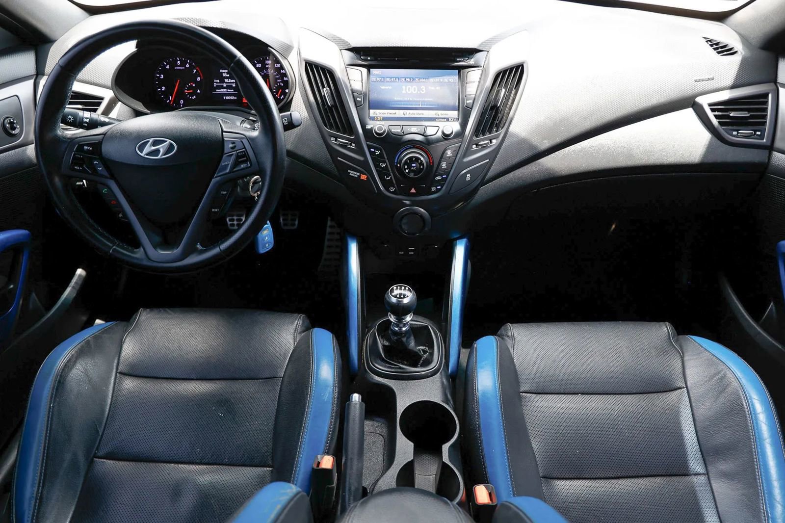Used 2016 Hyundai Veloster Rally Edition FWD image 2