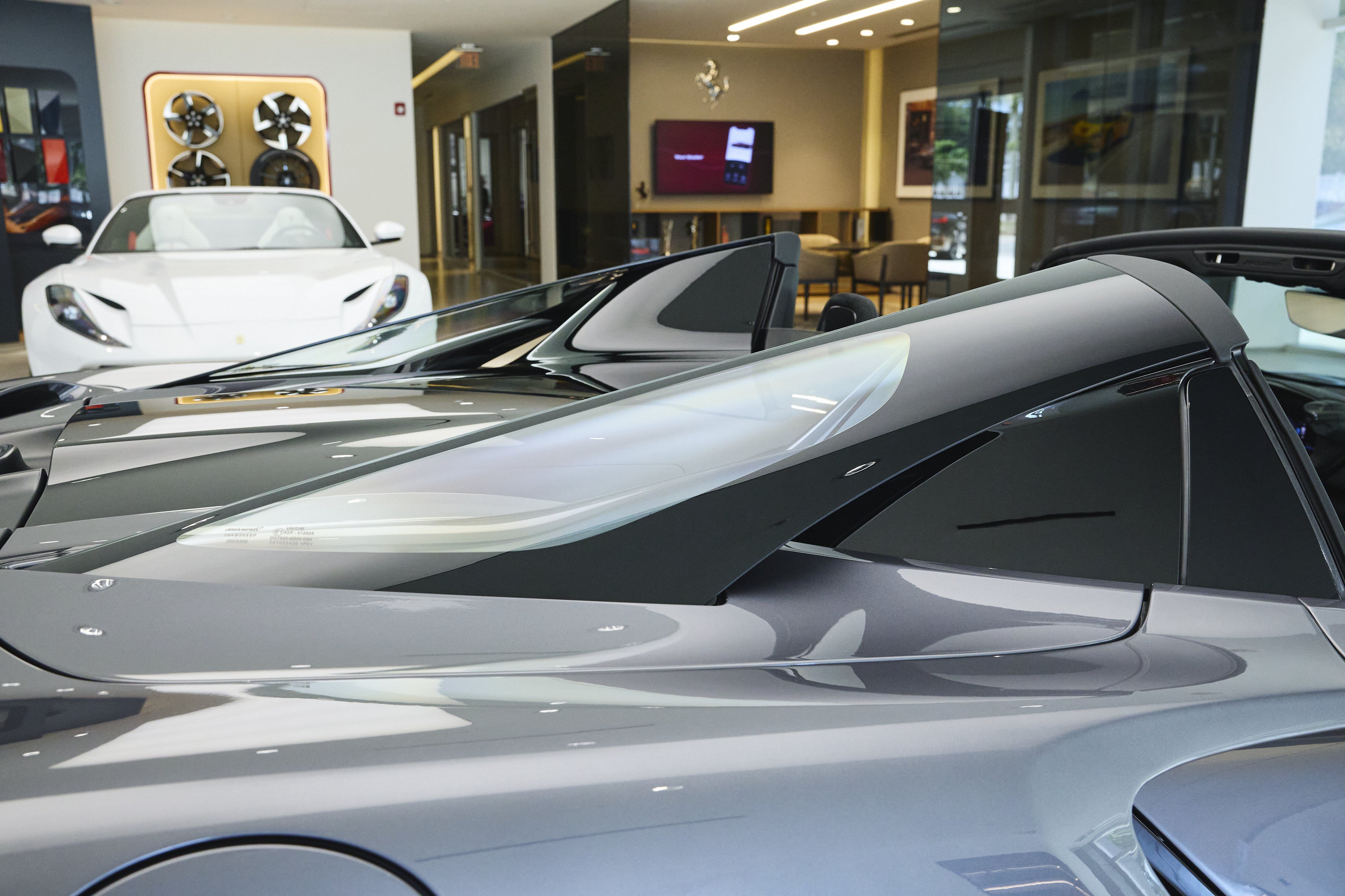 Used 2025 McLaren Artura Spider RWD image 51