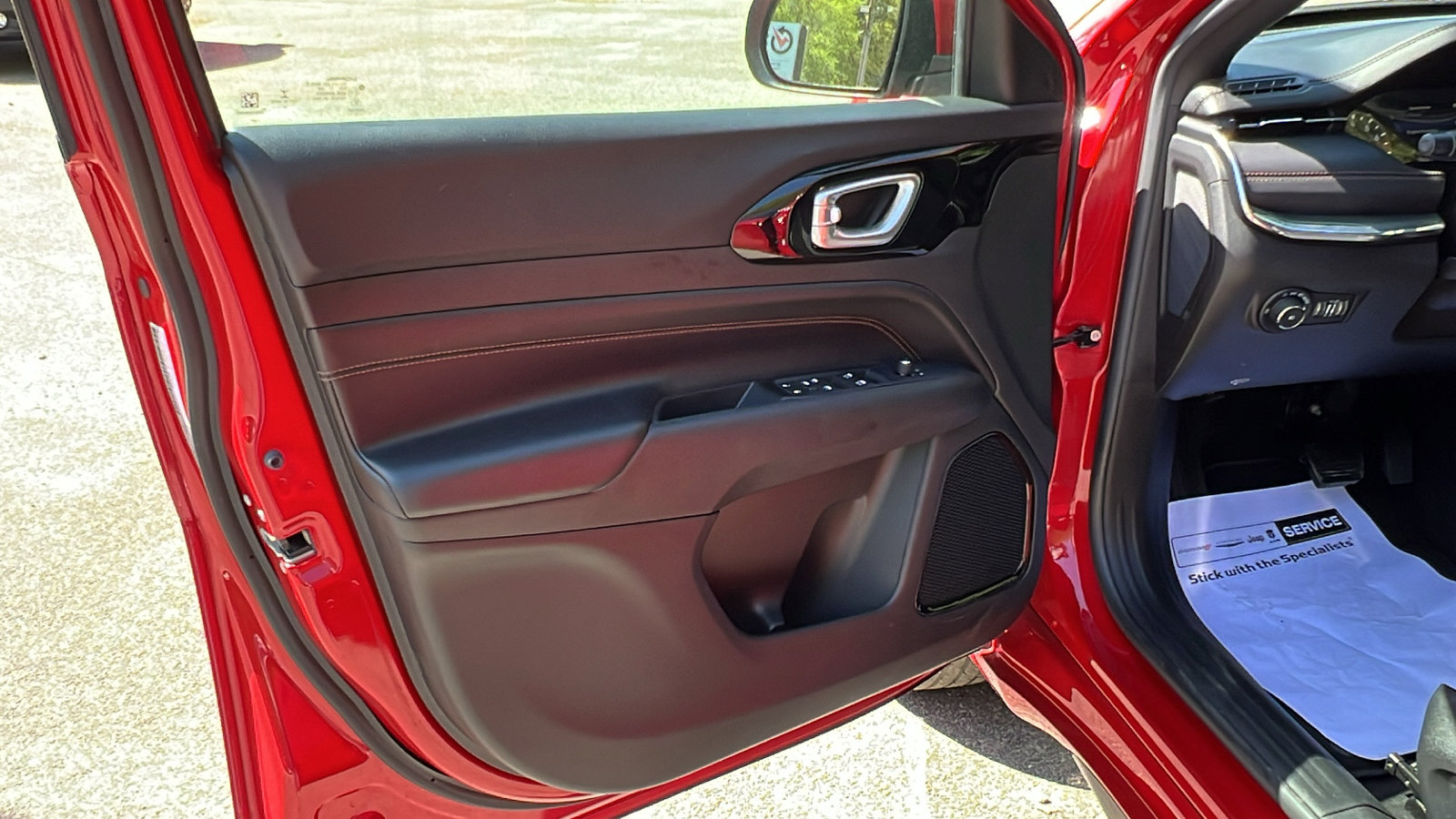 Used 2022 Jeep Compass Limited image 11