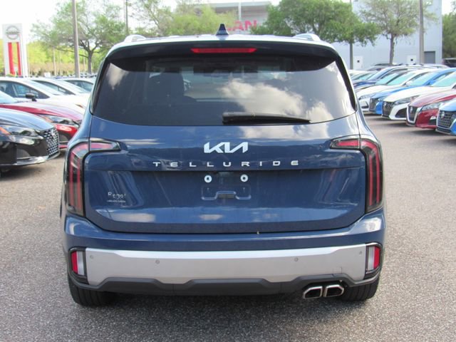 Used 2023 Kia Telluride EX w/ EX Captain's Chair Package image 4