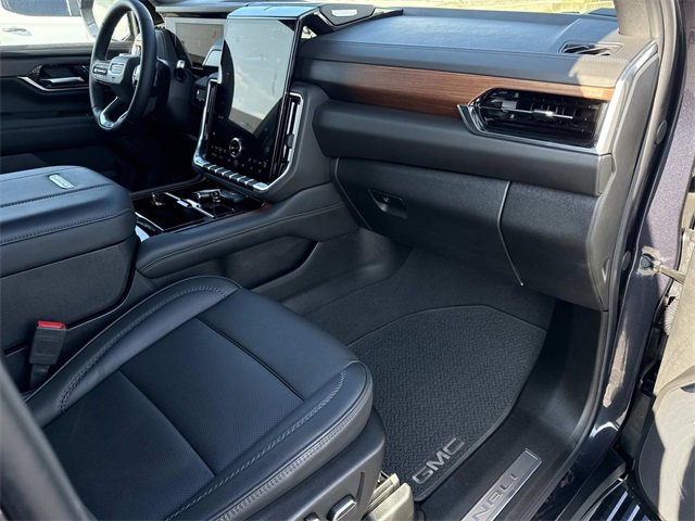 Used 2025 GMC Yukon Denali w/ Sun & Power Step Package image 14