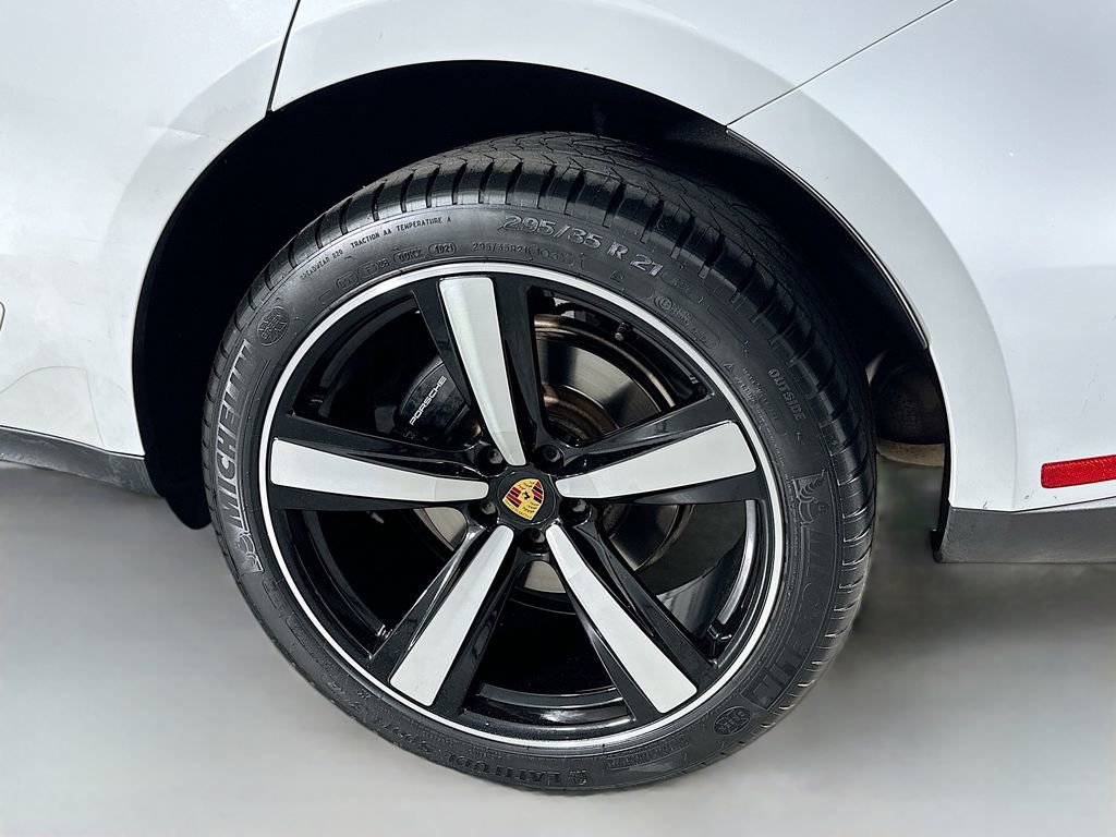 Certified 2023 Porsche Macan AWD/4WD image 34