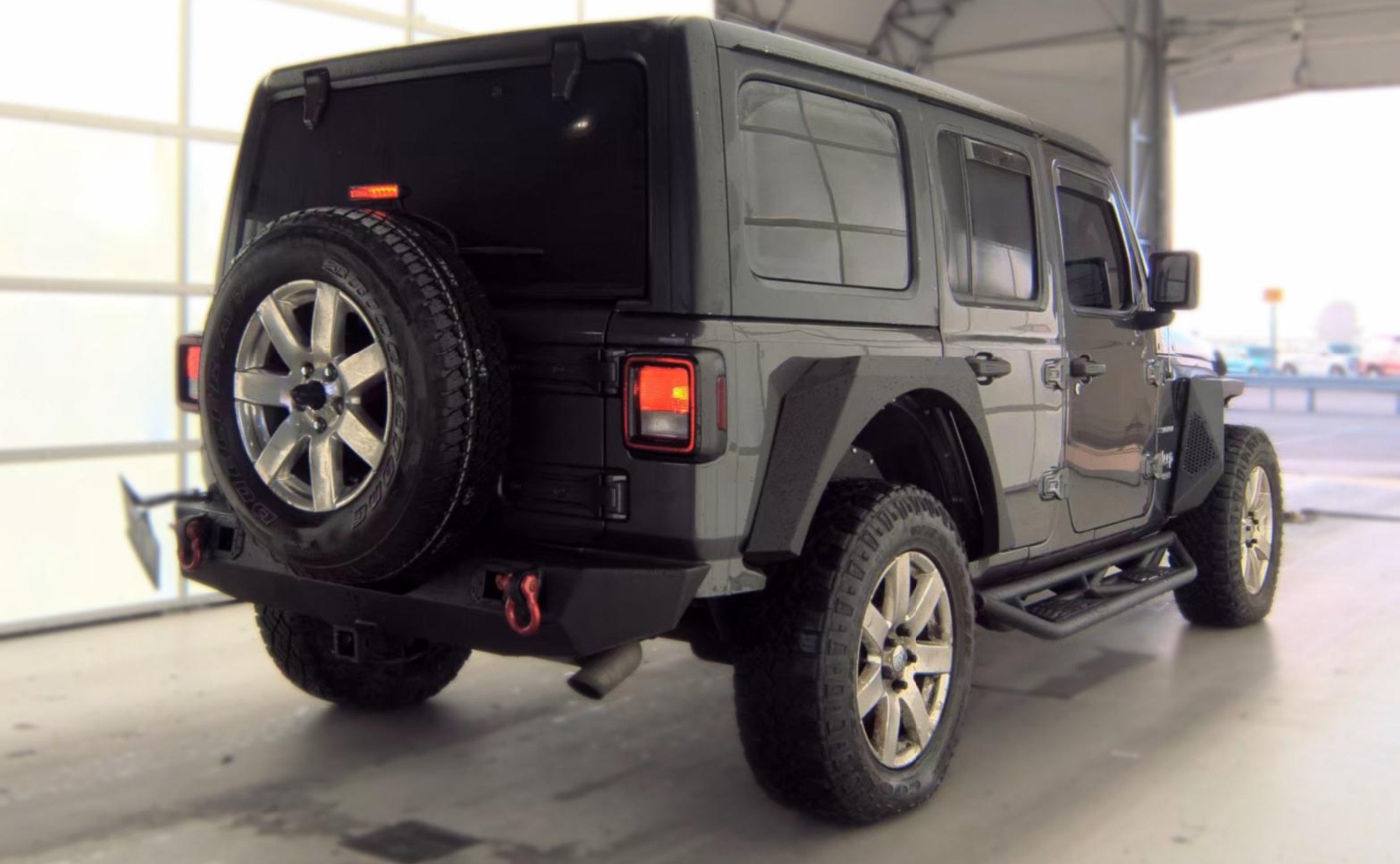 Used 2020 Jeep Wrangler Unlimited Sahara AWD/4WD image 4