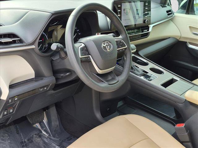 Certified 2024 Toyota Sienna XLE FWD image 9