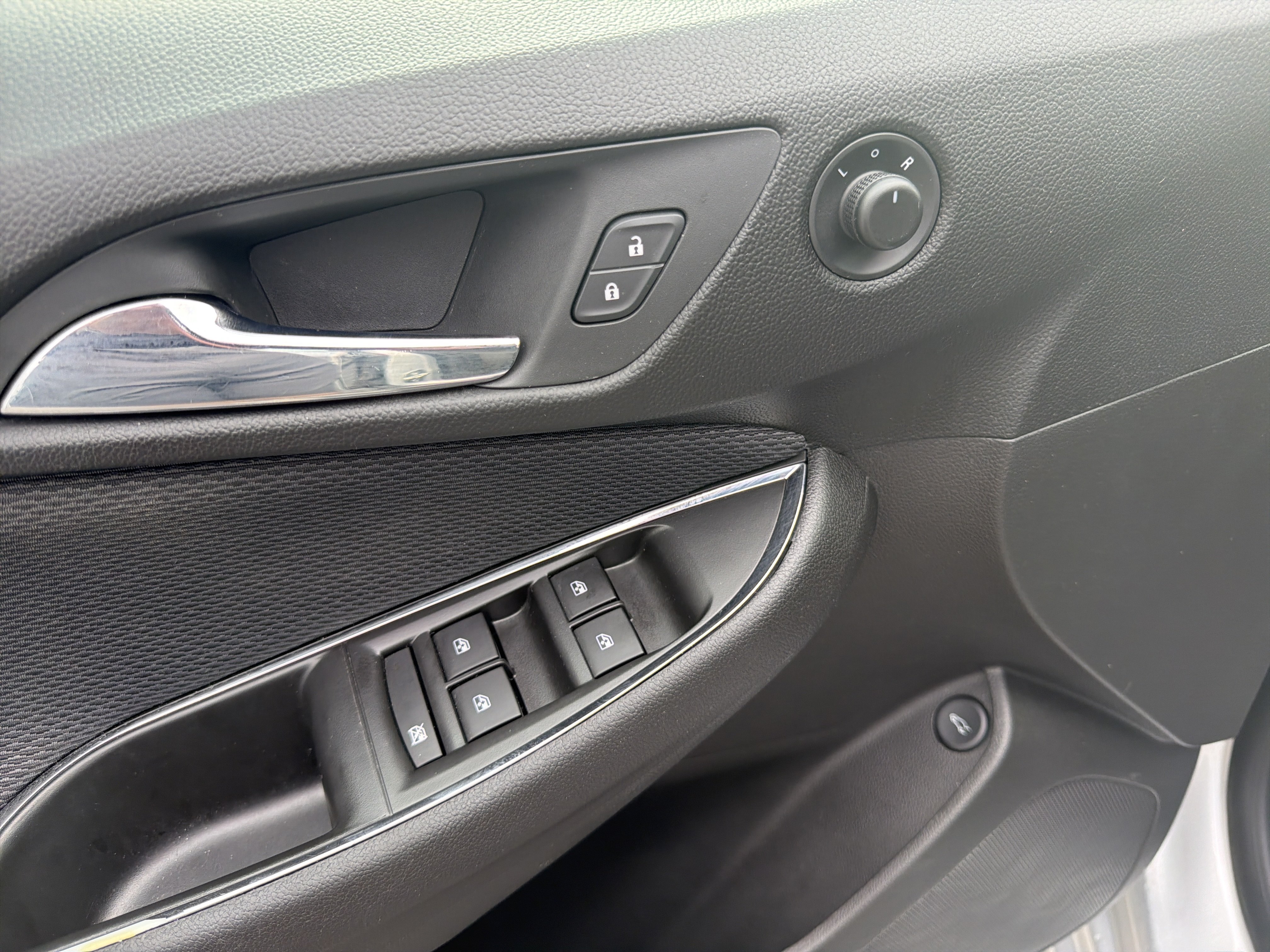 Used 2019 Chevrolet Cruze LS FWD image 16