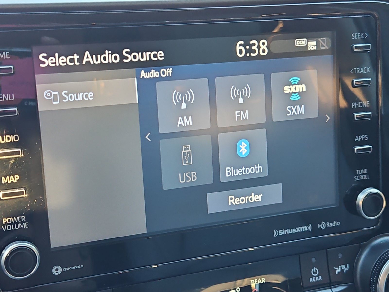 Used 2022 Toyota Highlander XLE AWD/4WD image 18