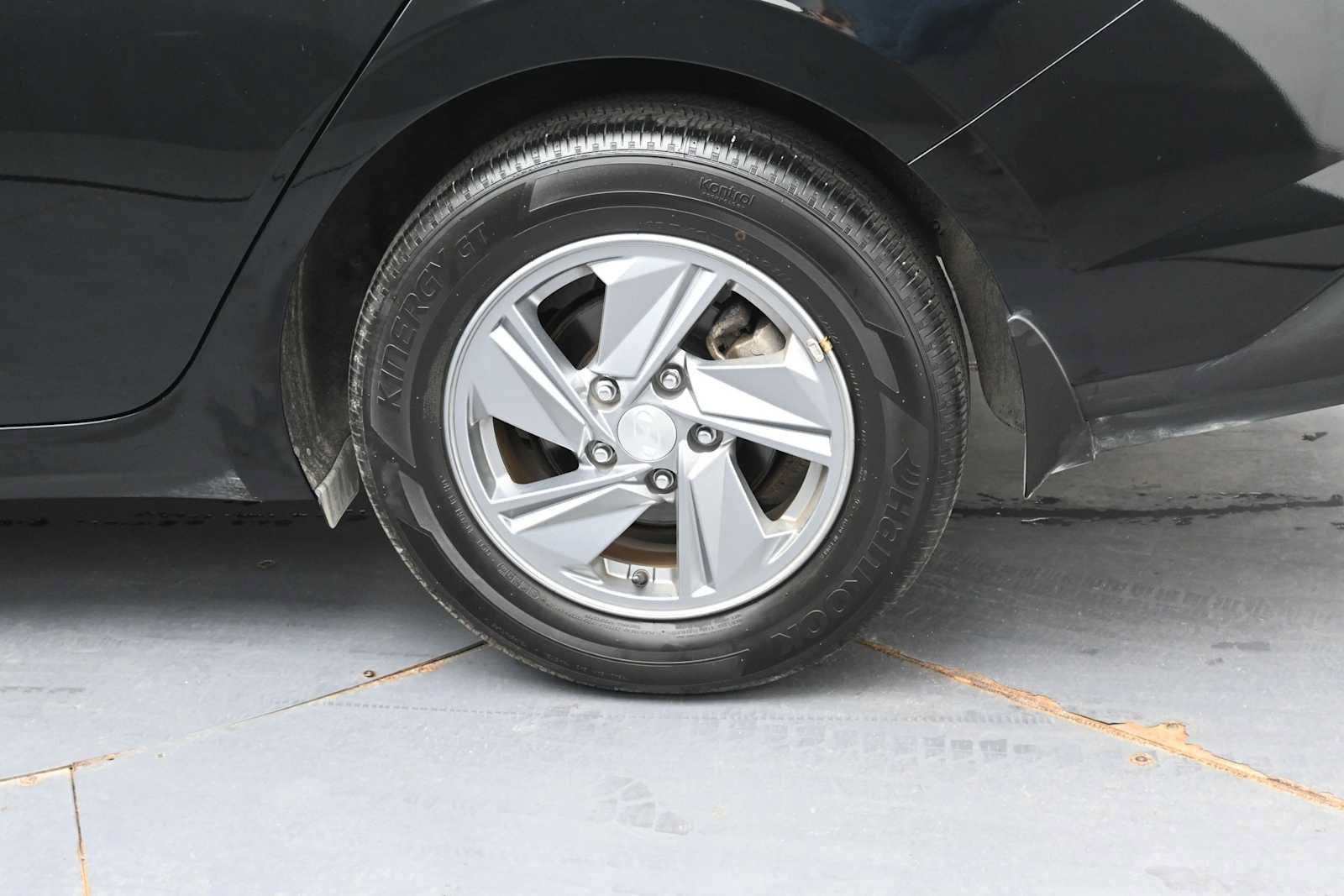 Used 2024 Hyundai Elantra SE FWD image 5