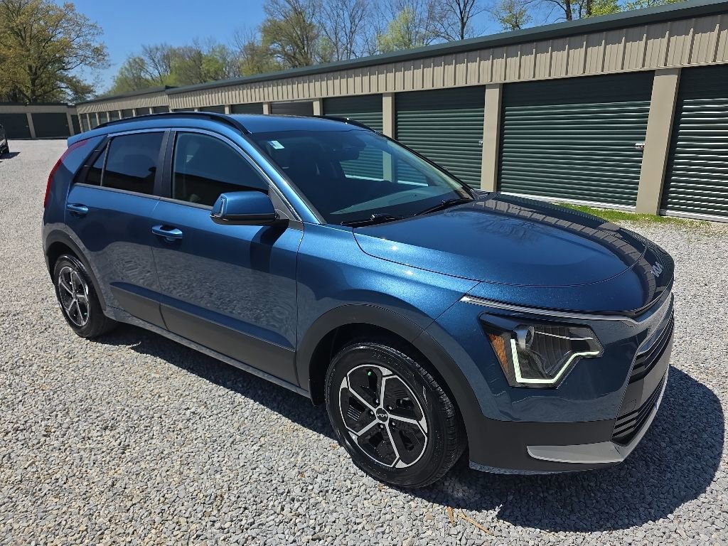 Used 2025 Kia Niro EX FWD image 8