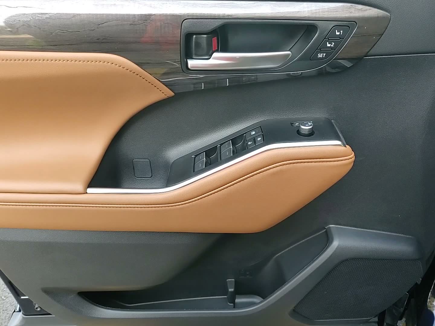 New 2026 Toyota Highlander Platinum image 10