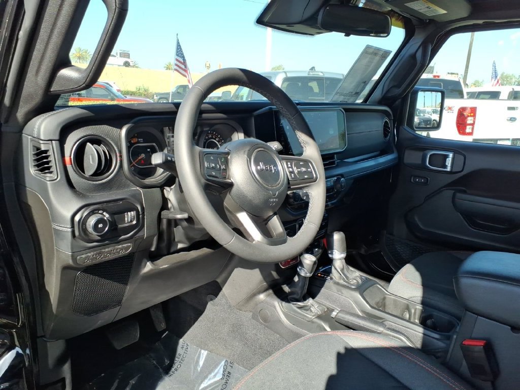 Used 2026 Jeep Wrangler Unlimited Rubicon AWD/4WD image 17