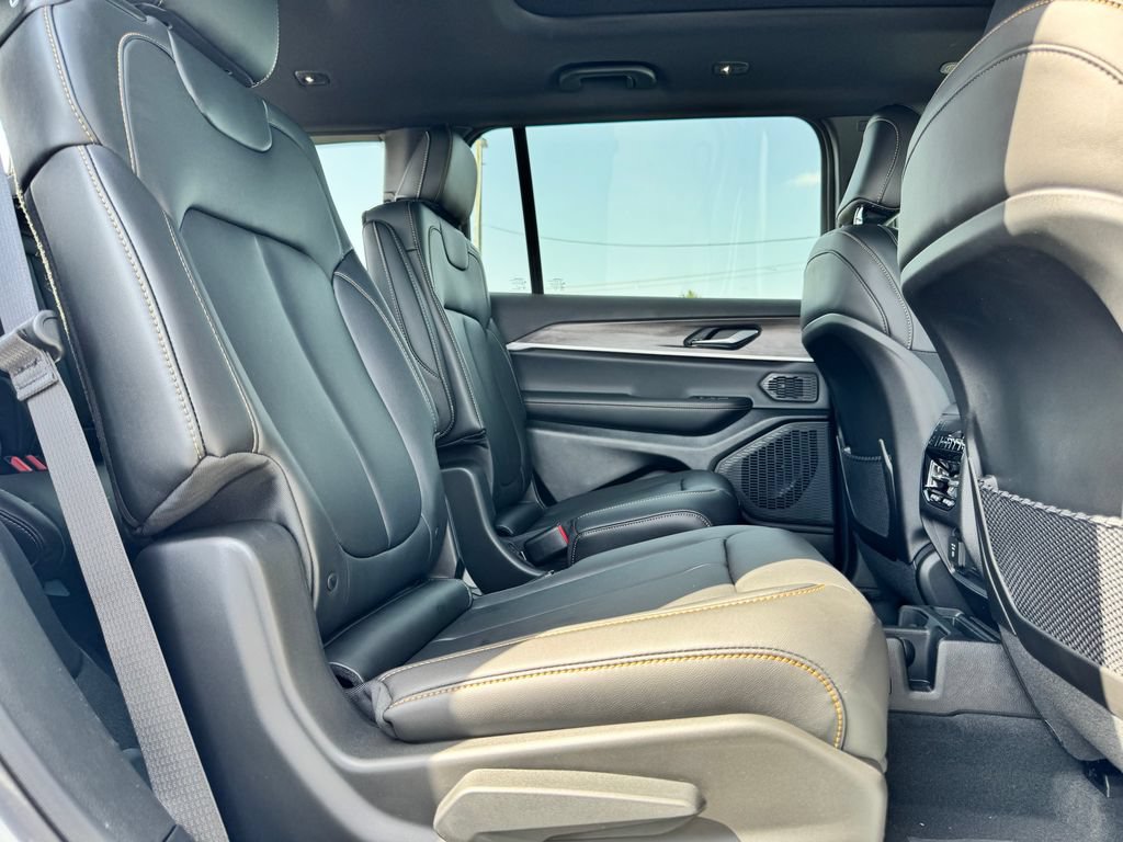New 2026 Jeep Grand Cherokee L Limited AWD/4WD image 12