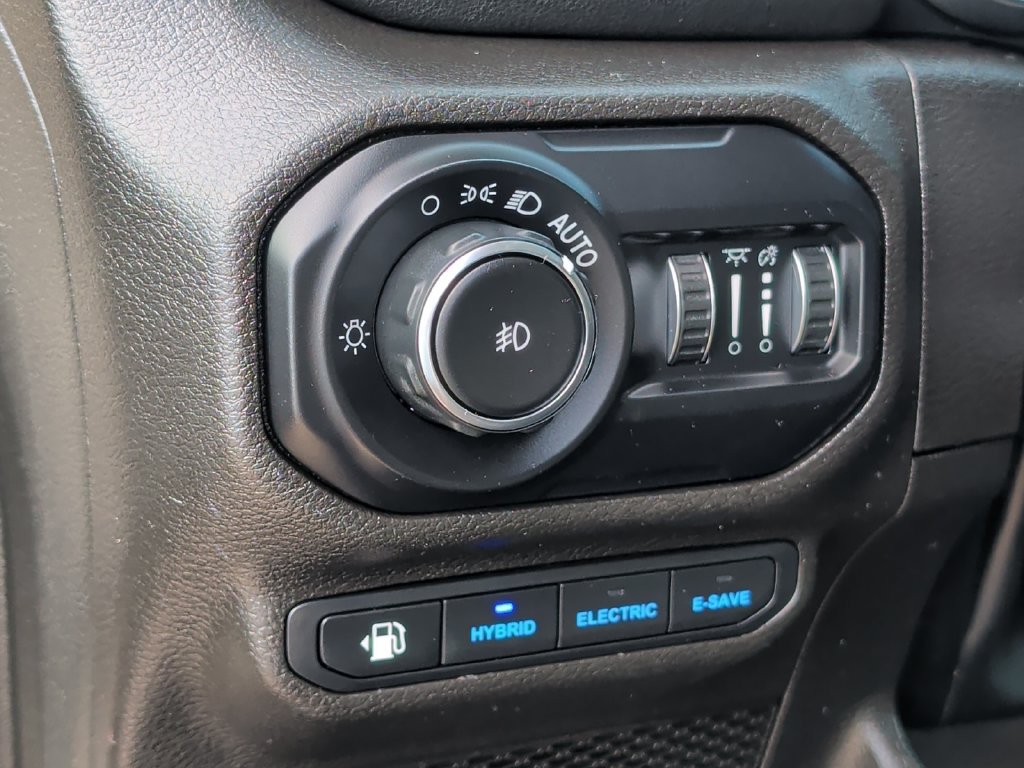 Used 2022 Jeep Wrangler Unlimited Sahara w/ Cold Weather Group AWD/4WD image 14