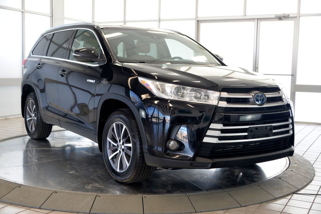 Used 2019 Toyota Highlander XLE image 2