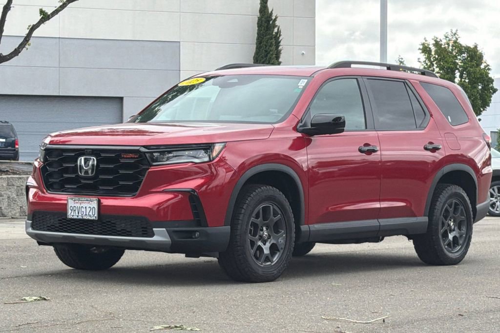 Used 2025 Honda Pilot TrailSport image 8