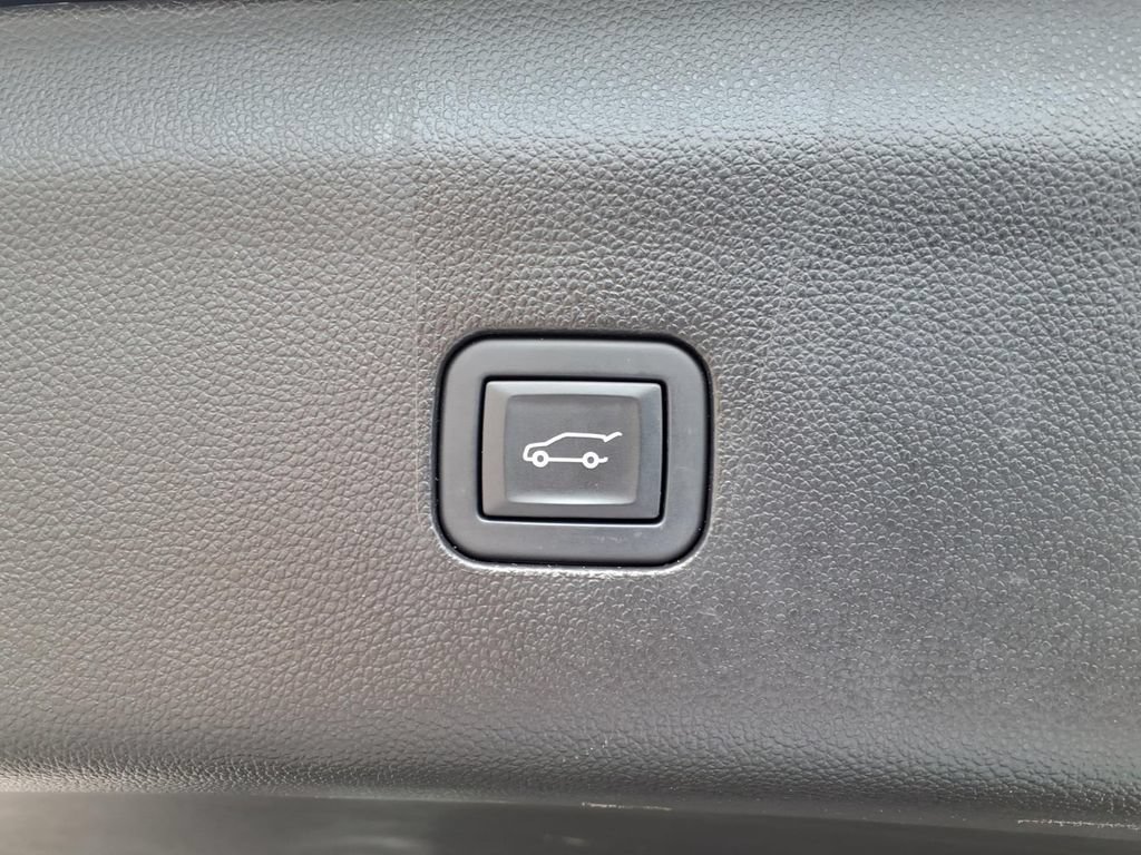 Used 2023 Buick Enclave Avenir w/ Avenir Technology Package FWD image 20
