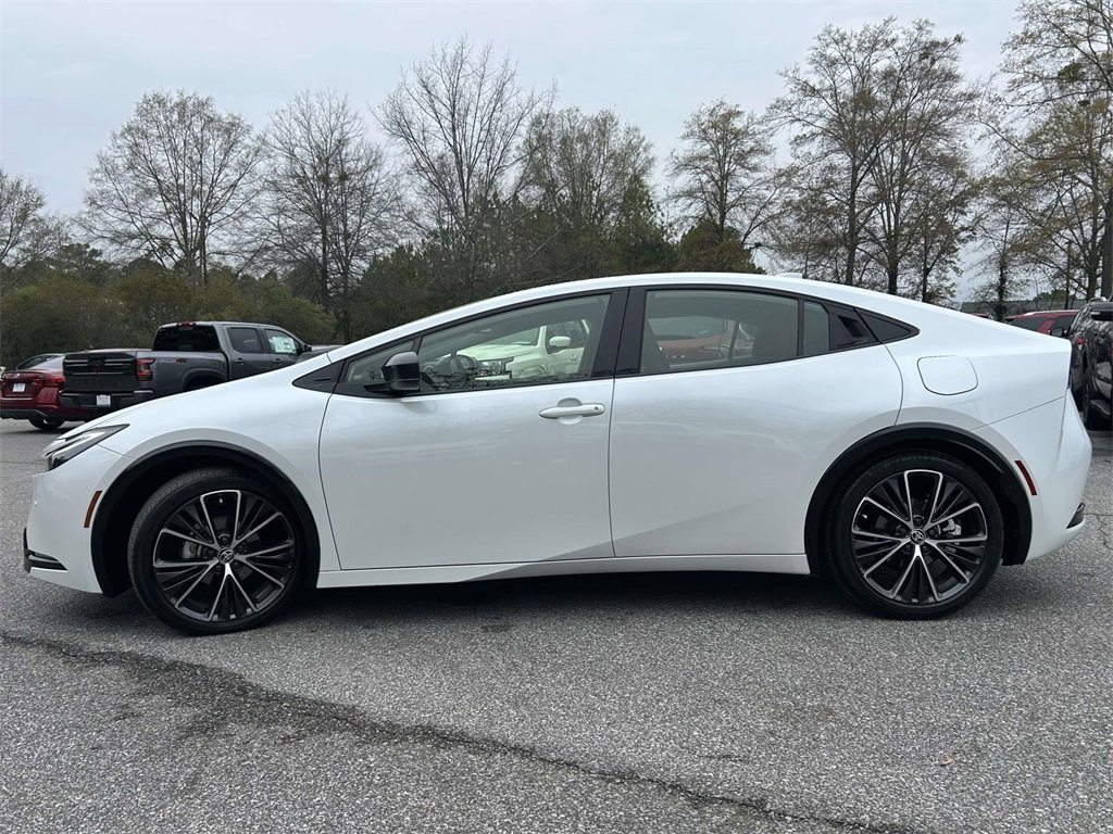 Used 2025 Toyota Prius XLE image 6