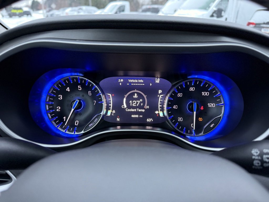 Used 2024 Chrysler Pacifica Touring-L image 30