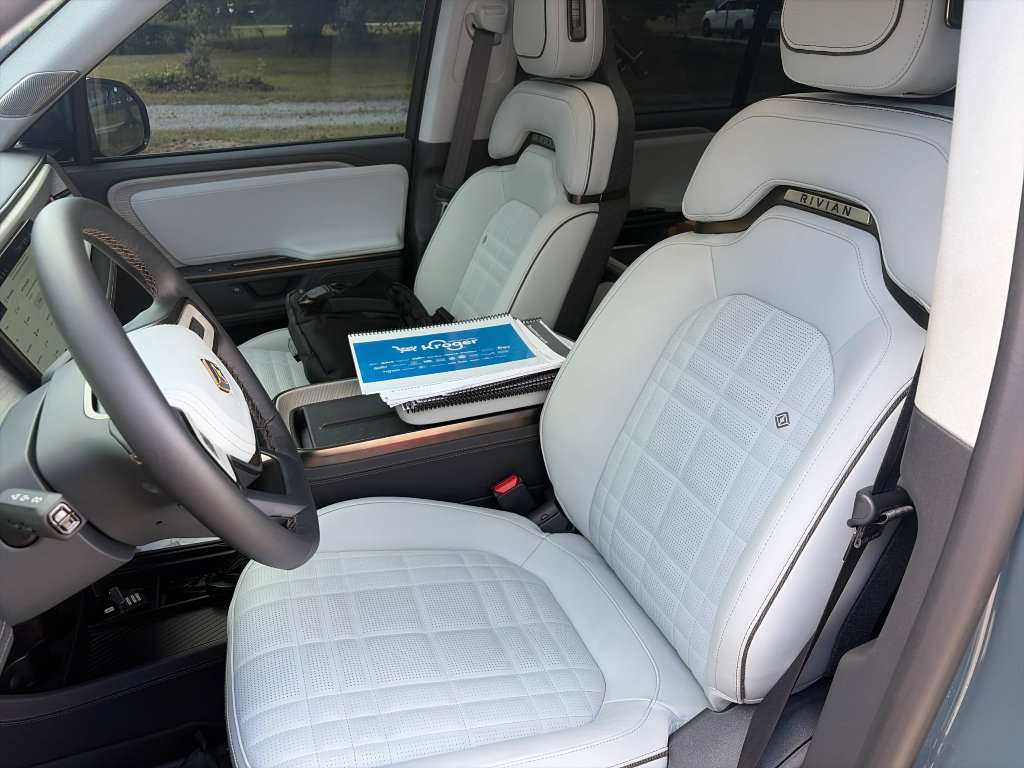 Used 2026 Rivian R1S Premium AWD/4WD image 7