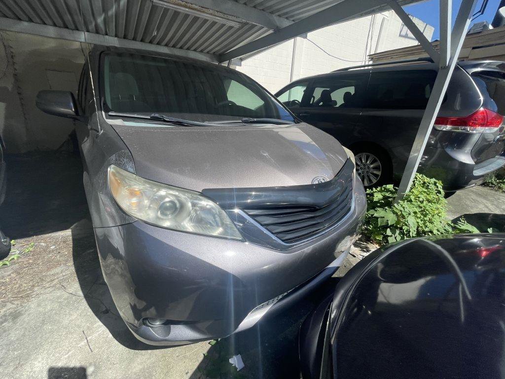 Used 2014 Toyota Sienna LE FWD image 3