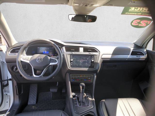 Used 2023 Volkswagen Tiguan SE w/ Panoramic Sunroof Package FWD image 18