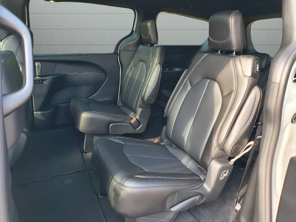 New 2026 Chrysler Pacifica Select image 24