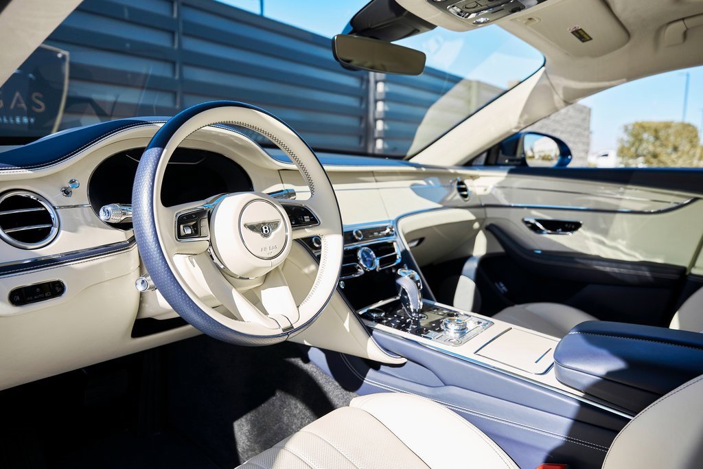 Used 2024 Bentley Flying Spur V8 image 2