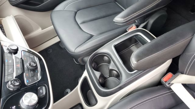 Certified 2024 Chrysler Pacifica Touring-L image 19