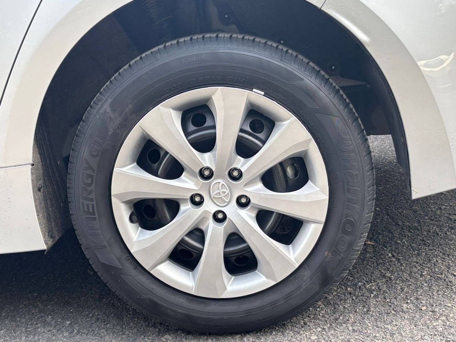 Used 2025 Toyota Corolla LE FWD image 31