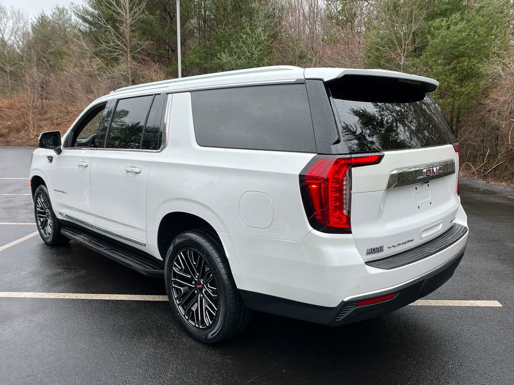 Used 2023 GMC Yukon XL SLT w/ SLT Premium Package image 3