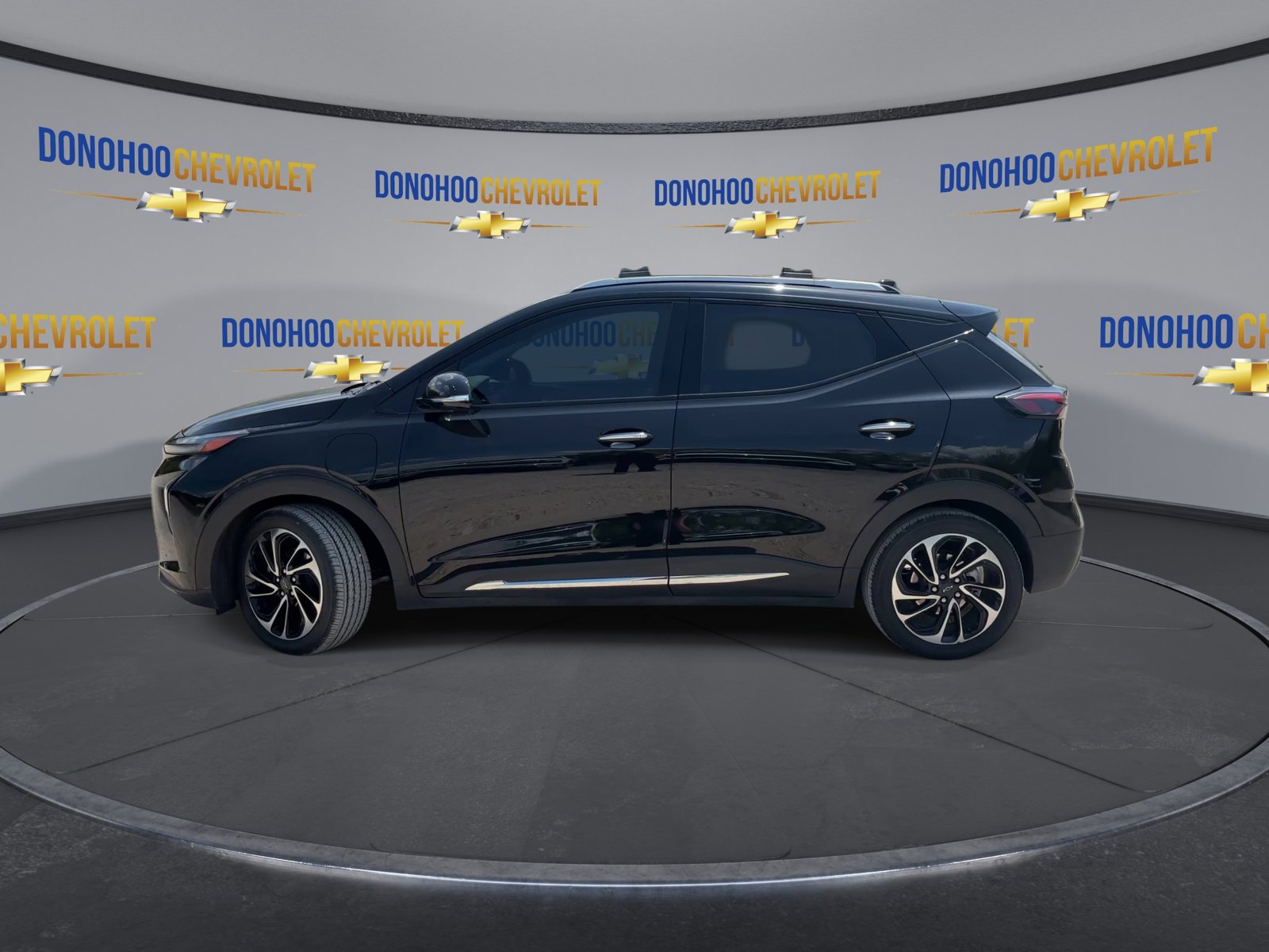 Used 2022 Chevrolet Bolt EUV Premier w/ Sun & Sound Package FWD image 8
